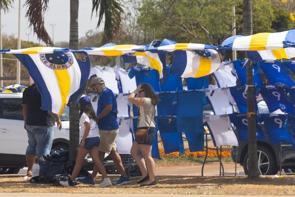 Torcedores de outros estados chegam para jogo do Cruzeiro no Mané