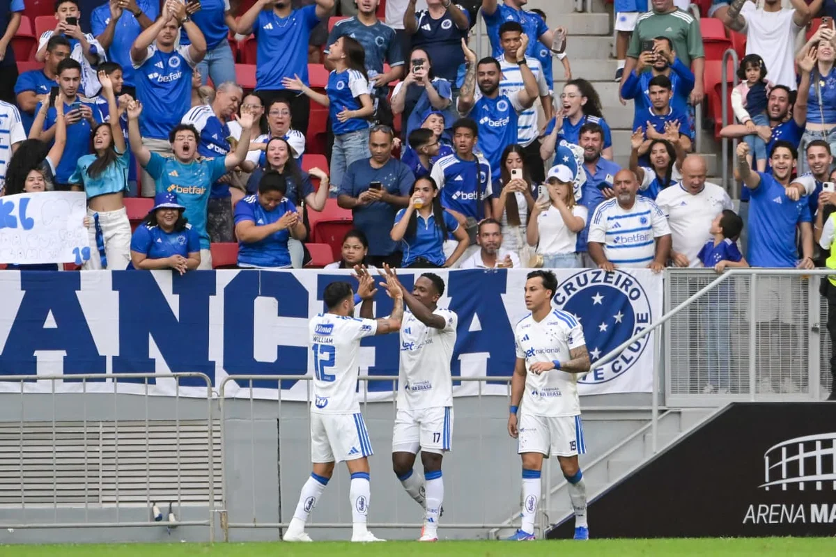 Gabriel Grando brilha e Grêmio vence o Cruzeiro em jogão no DF - imagem 19 Gabriel Grando brilha e Grêmio vence o Cruzeiro em jogão no DF - imagem 19
