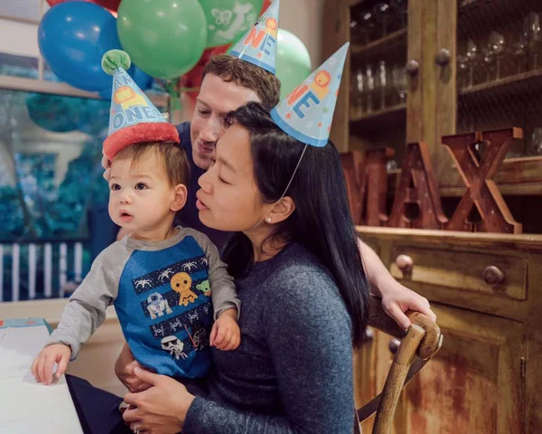 Mark Zuckerberg anuncia que será pai pela segunda vez