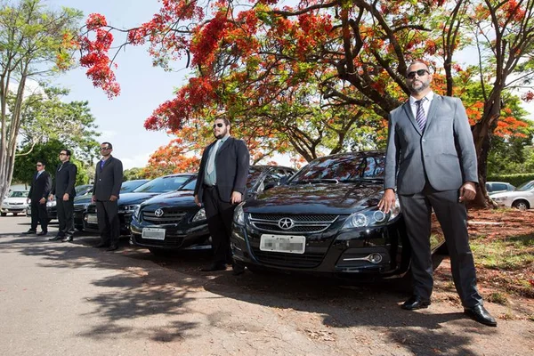Suspeitos de roubar carro do Uber, quatro adolescentes são apreendidos