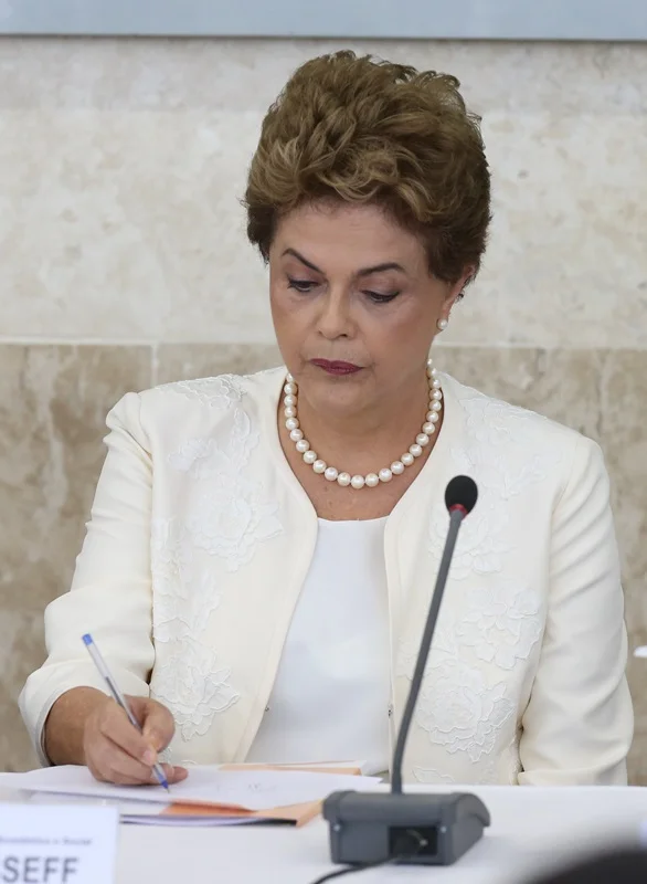 Dilma diz a juiz não ter o que declarar sobre ‘compra’ de MPs