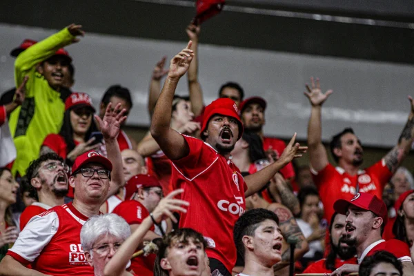 Imagem colorida da torcida Internacional