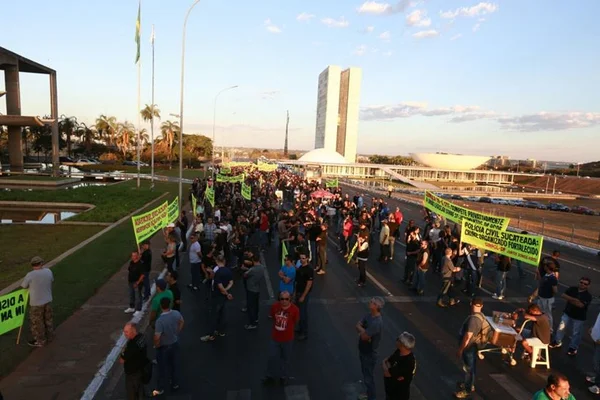Negociação com policiais civis só em fevereiro, diz GDF a distritais