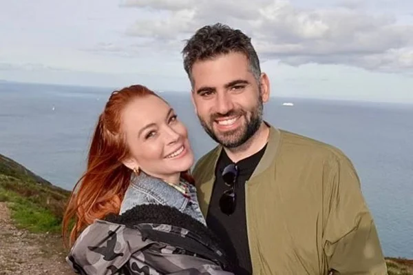 Foto colorida de Lindsay Lohan e Bader Shammas - Metrópoles