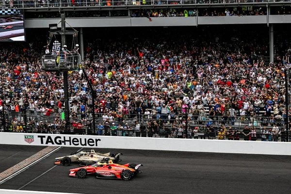 Rosenqvist vence Indy 500 em chegada mais apertada da história