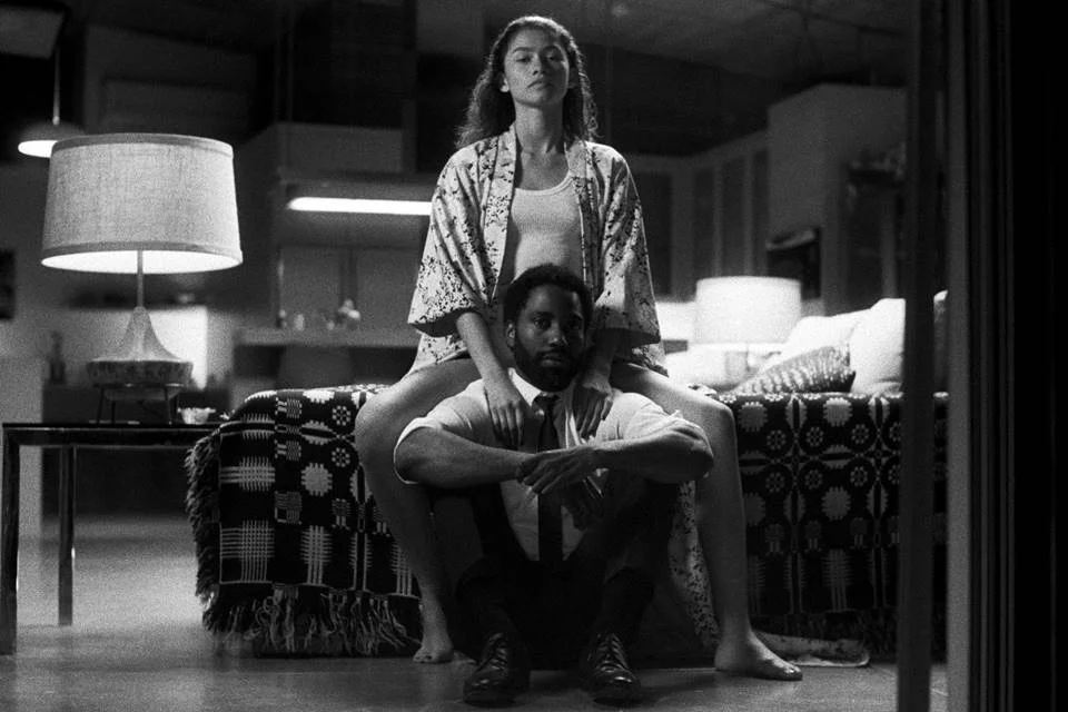 Malcolm & Marie (5/2/2021). Um cineasta (John David Washington) e a namorada (Zendaya) voltam para casa depois da estreia do filme dele e embarcam em um ajuste de contas detonado por tensões latentes e revelações dolorosas Malcolm & Marie (5/2/2021). Um cineasta (John David Washington) e a namorada (Zendaya) voltam para casa depois da estreia do filme dele e embarcam em um ajuste de contas detonado por tensões latentes e revelações dolorosas