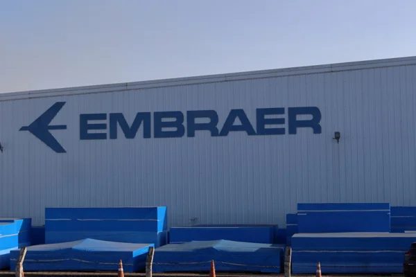 Imagem de sede da Embraer - Metrópoles