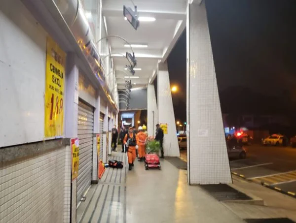 DF: Justiça mantém presos assaltantes que fizeram reféns em mercado - imagem 2 DF: Justiça mantém presos assaltantes que fizeram reféns em mercado - imagem 2