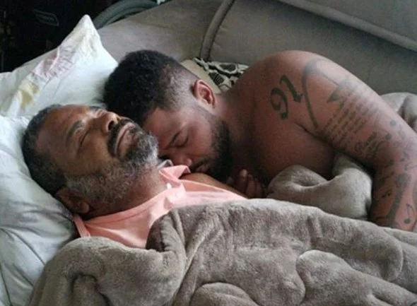 “Ainda preciso do colo de pai”, diz filho de Arlindo Cruz em foto