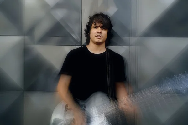 Commodities, a banda de um só integrante, lança novo EP