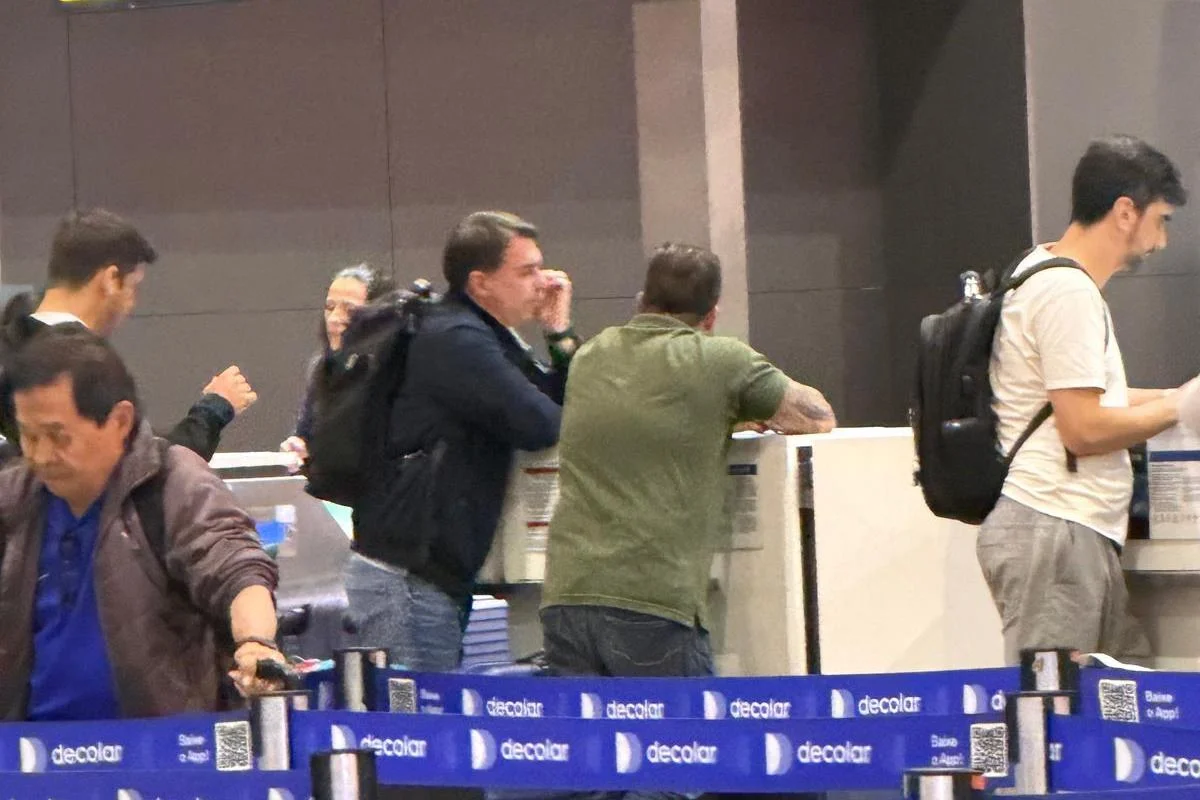 Flávio Bolsonaro embarca para os Estados Unidos Flávio Bolsonaro embarca para os Estados Unidos