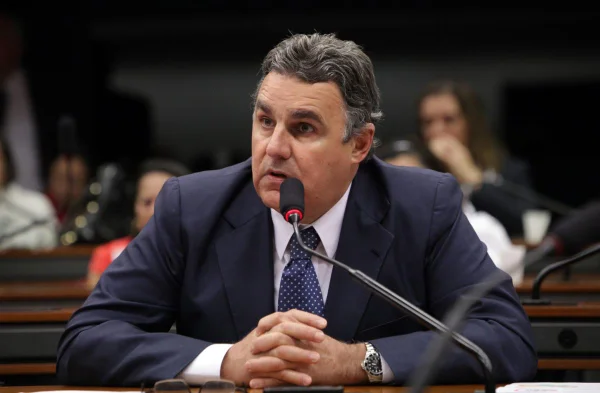 Ex-deputado do DEM assume indicação de acusado de propina: “Técnico”