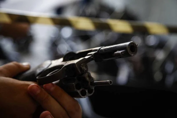 Júri absolve jovem que matou amigo após disparo em brincadeira com arma