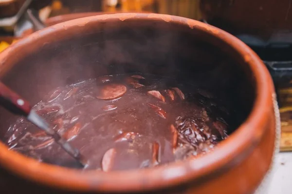 Barão Parrilla e Bar inaugura dias de samba e feijoada na Asa Norte