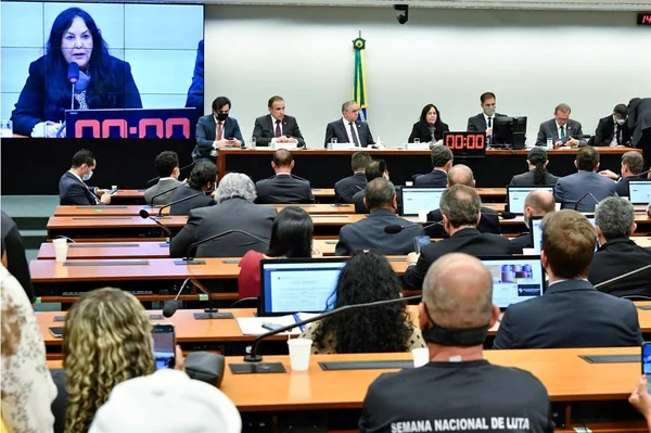 Comissão aprova Orçamento com reajuste para policiais federais