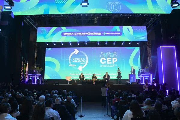 Fotografia colorida mostrando um congresso de engenharia-Metrópoles
