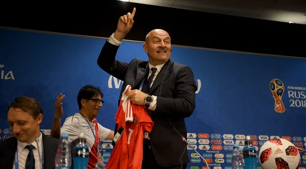 Técnico russo comemora estratégia e avisa: “vamos brigar até o final”