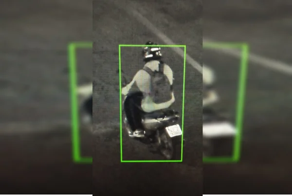 Após matar mulher, sogra e estuprar enteada feminicida fugiu em moto