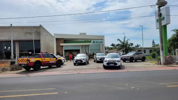 Banco é invadido por assaltantes em Criciúma e crime mobiliza polícia