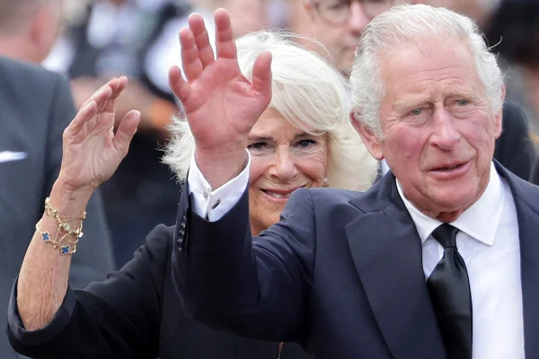 Cansou? Charles III tira dia de folga antes do funeral de Elizabeth II