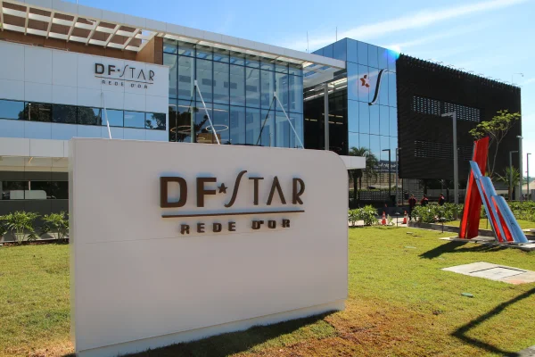 Foto colorida da fachada do Hospital DF Star
