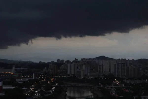 Desabamentos de casas deixam 4 crianças mortas em São Paulo