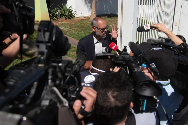 Delegada exonerada por extradição de Allan dos Santos vai para SC