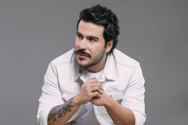 “Alguns artistas pedem a minha opinião”, afirma influenciador sertanejo