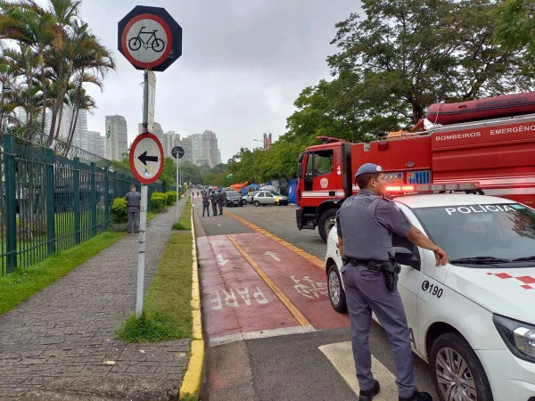 Eles devem deixar o local de forma pacífica, por volta das 12h, após conversa com representantes do Exército e da Polícia Militar de São Paulo