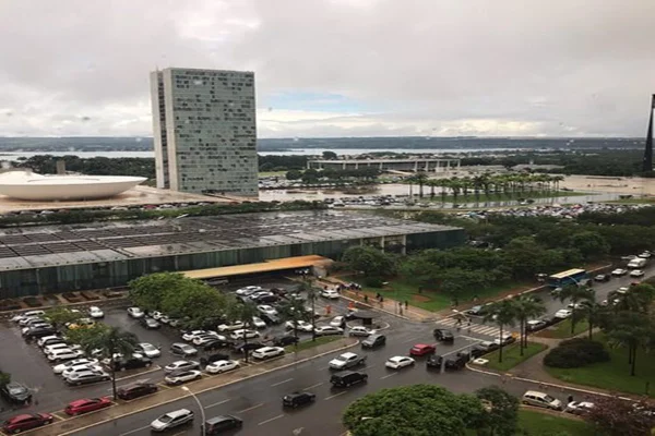 Suspensão de emendas por Dino amplia atritos entre Congresso e STF