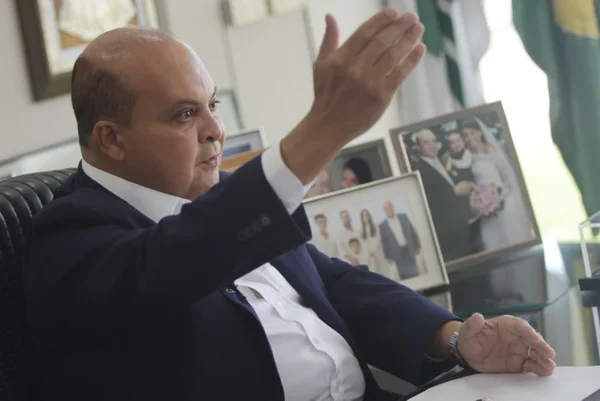 “Não tem o que dizer de mim”, diz Ibaneis sobre possível delação de Vorcaro