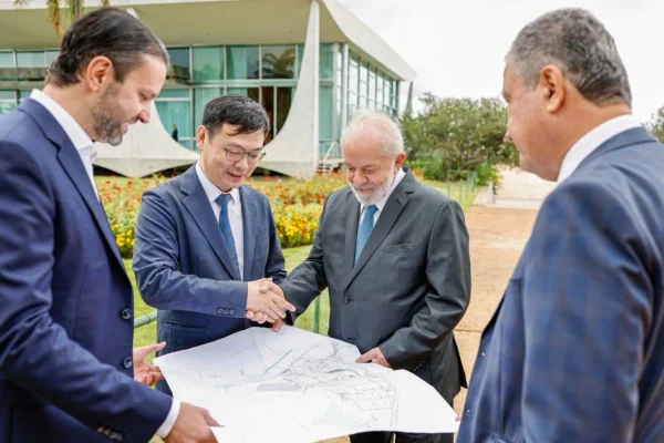 imagem colorida lula e empresários no alvorada- metrópoles