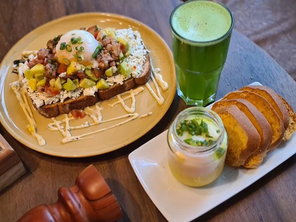 Misto de café e restaurante, Ponto Ovo aposta no item como destaque