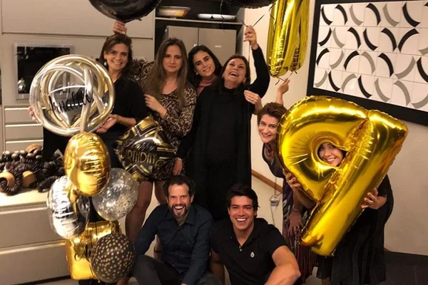 Arnaldo Pinho celebra 35 anos em jantar intimista