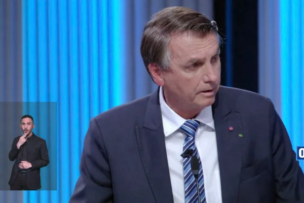 Bolsonaro durante debate presidenciaveis eleicoes 2022 TV globo candidatos