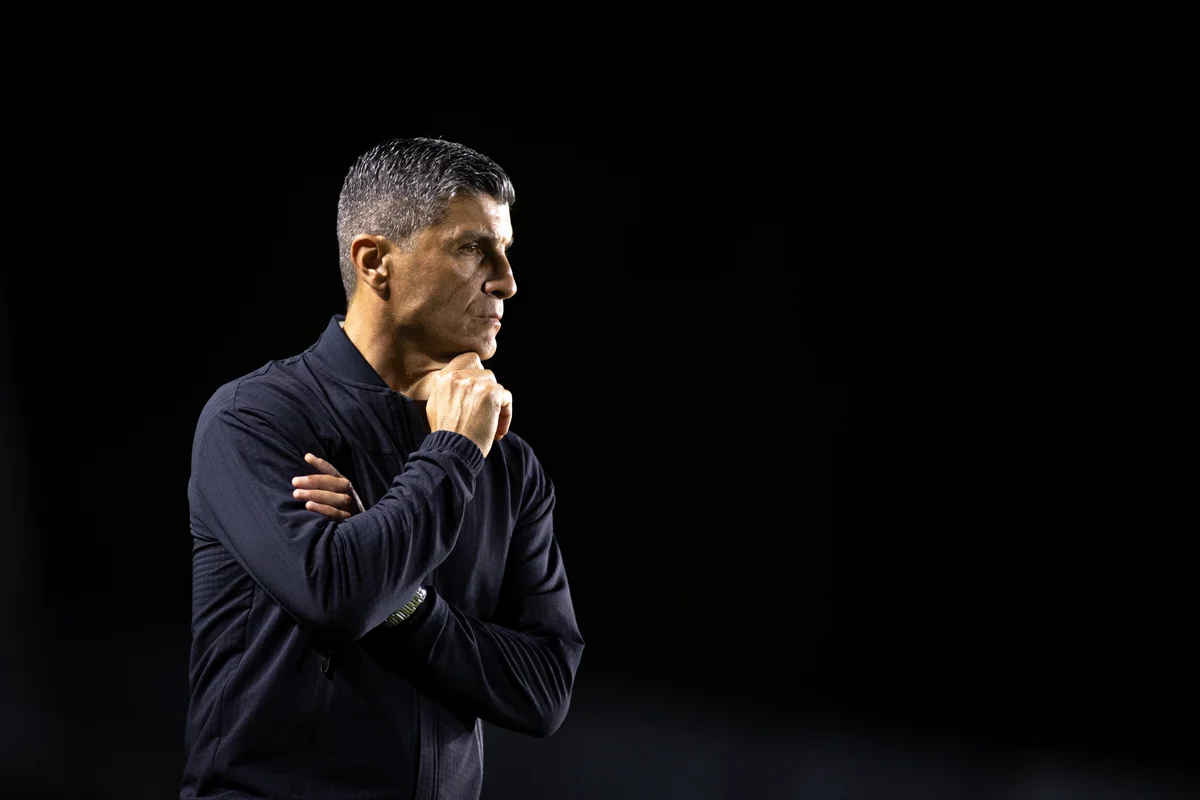 Pedro Emanuel, técnico do Vasco Pedro Emanuel, técnico do Vasco