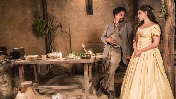 Samuel (Michel Gomes) e Pilar (Gabriela Medvedovski) em Nos Tempos do Imperador
