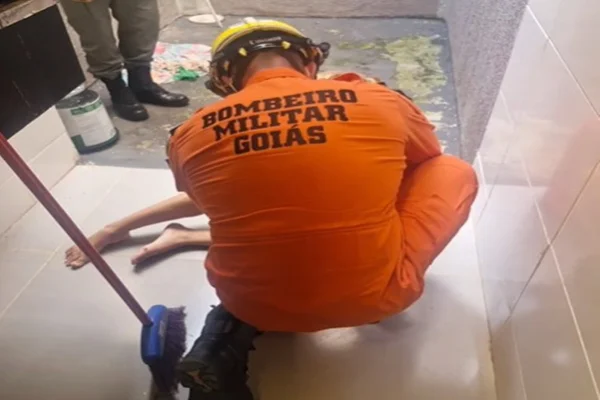 resgate de mulher jogada pelo marido de janela de 10 metros