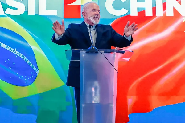 Imagem colorida do presidente da República, Luiz Inácio Lula da Silva, durante coletiva de imprensa. Pequim - China.
