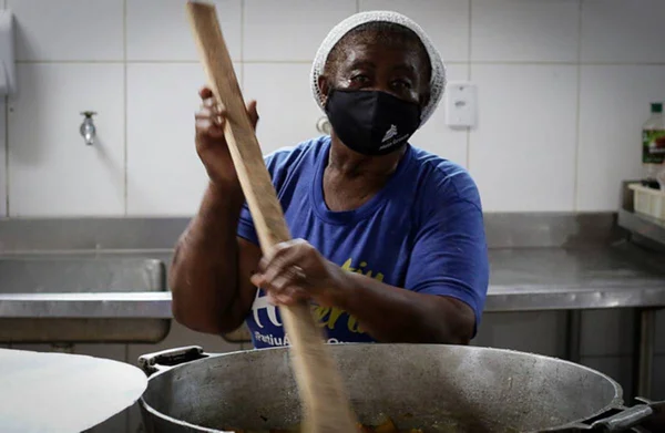 Conheça a cozinheira cuiabana que conquistou do Papa ao rei Pelé