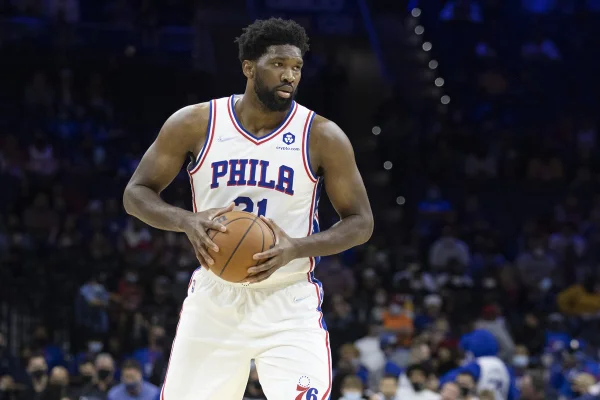 76ers confirmam afastamento de Joel Embiid após lesões na cabeça