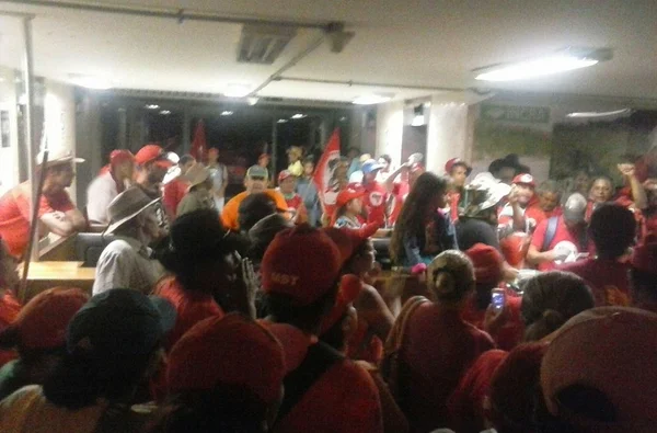 Integrantes do MST invadem prédio do Incra Nacional