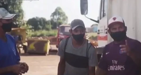 Garis encontram cerca de R$ 40 mil no lixo e devolvem a dono