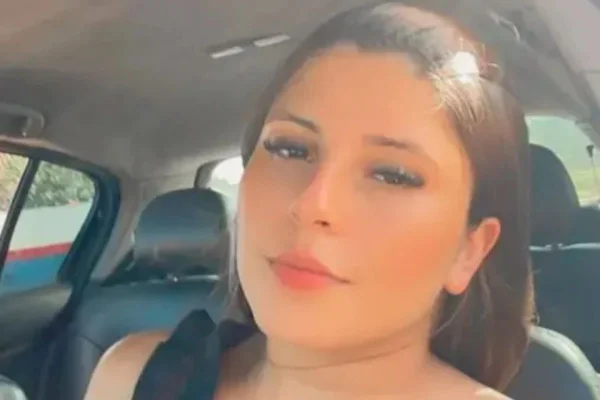 Foto colorida de Ana Carolina de Souza, de 19 anos - Metrópoles