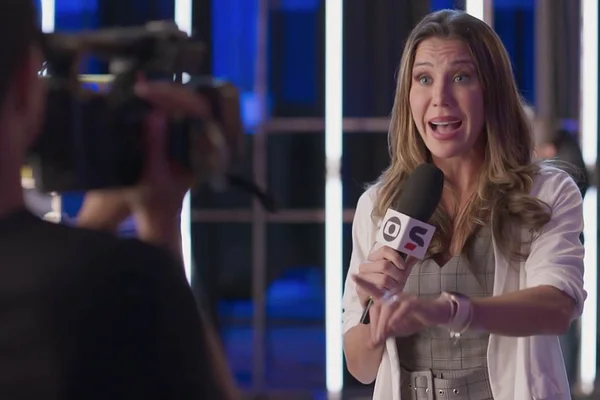 Bárbara Coelho, apresentadora do Esporte Espetacular, participa da novela Cara e Coragem