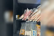 Autoridades interditam estabelecimento, aplicam R$ 70 mil em multas e apreendem garrafas em operação contra metanol
