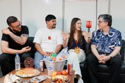 Repórter Andressa Sarkis entrevista os dubladores Glauco Marques, Vyni Takahashi e Guilherme Briggs Repórter Andressa Sarkis entrevista os dubladores Glauco Marques, Vyni Takahashi e Guilherme Briggs
