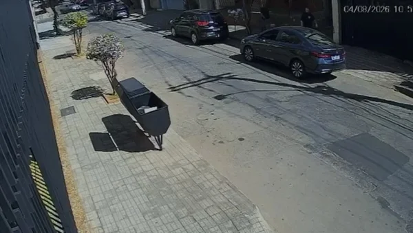 Homem de 71 anos é agredido após cachorro encostar em carro em BH