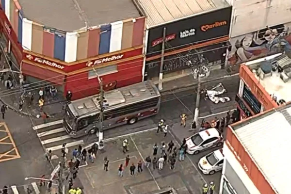 Mulher de 66 anos morre atropelada por ônibus na zona sul de SP