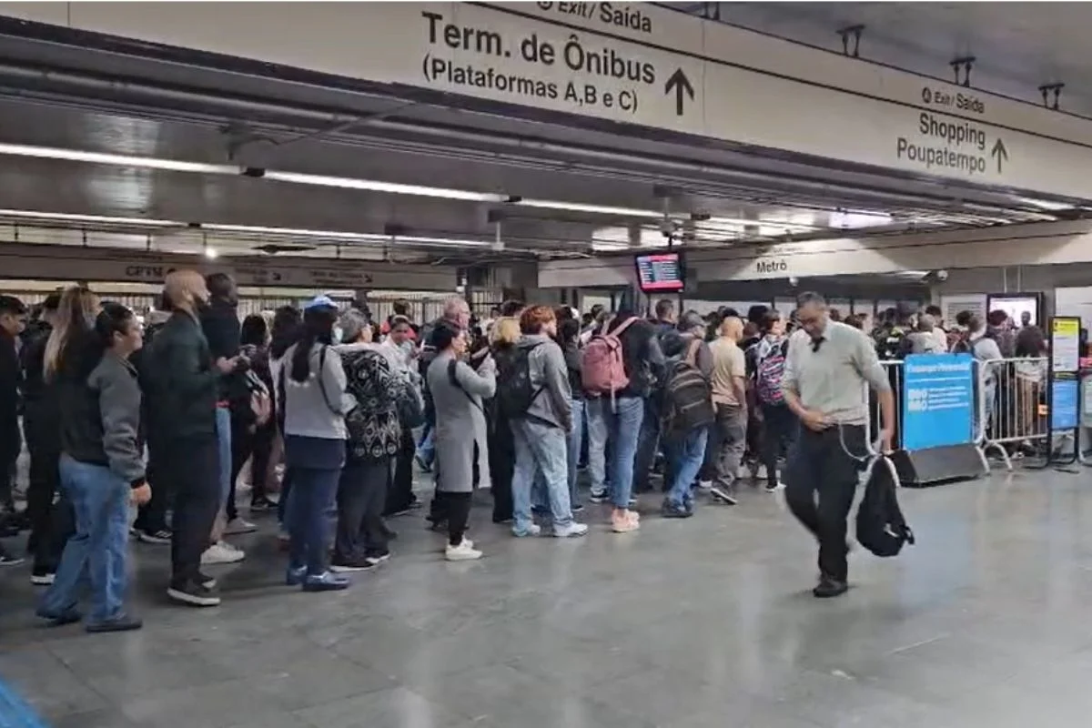Greve da CPTM afeta passageiros na estação Itaquera, zona leste de São Paulo Greve da CPTM afeta passageiros na estação Itaquera, zona leste de São Paulo